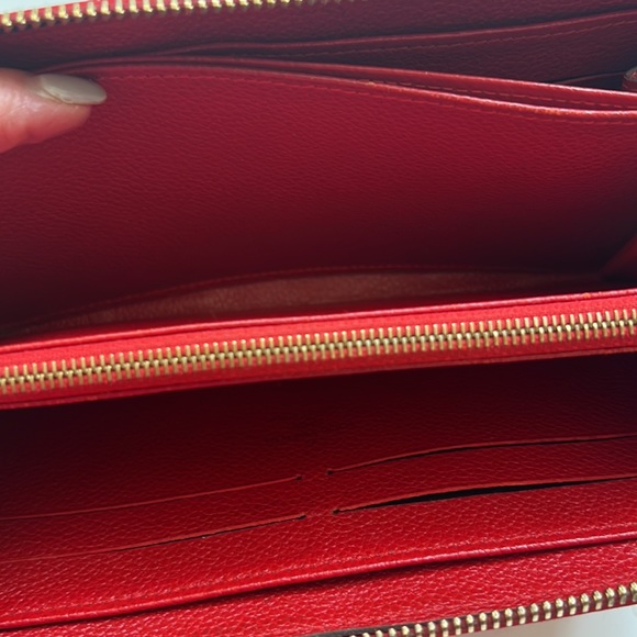 Louis Vuitton Red embossed monogram - Picture 11 of 17